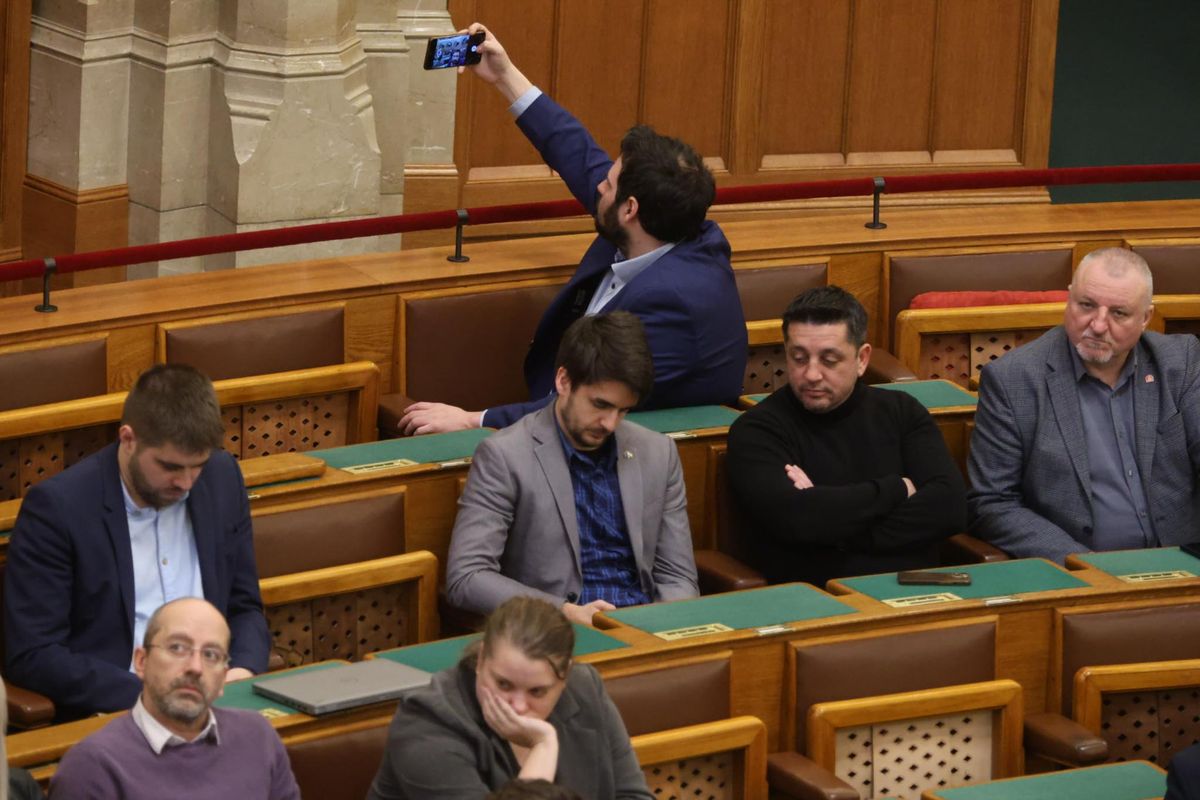 Sokszor, sokan hitték már el, hogy eljött a nagy rendszerváltó hangulat, de csalódniuk kellett megérzésükben. 