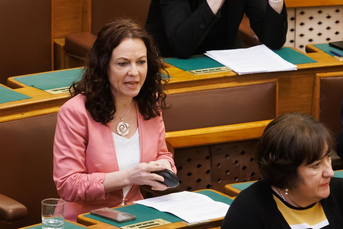 Szabó Tímea szemét is csípik már az egyházak. 