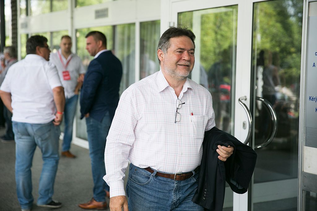 MSZP tagog érkeznek az  Magyar Szocialista Párt  tisztújító kongresszusára a Villányi úti konferenciaközpontba. Fotó: Horváth Péter Gyula