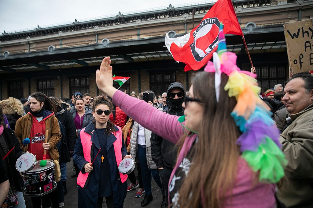 Tüntetés Gyöngyöspata miatt 4-HPGy