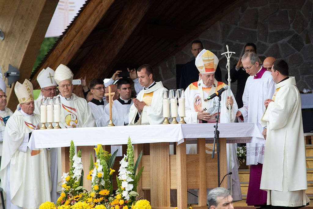 Csíksomlyó, 2019. június 1.Ferenc pápa szentmisét pontifikál a csíksomlyói hegynyeregben, Erdélyben 2019. június 1-jén. A katolikus egyházfő háromnapos pasztorális és ökumenikus apostoli látogatáson vesz részt Romániában.