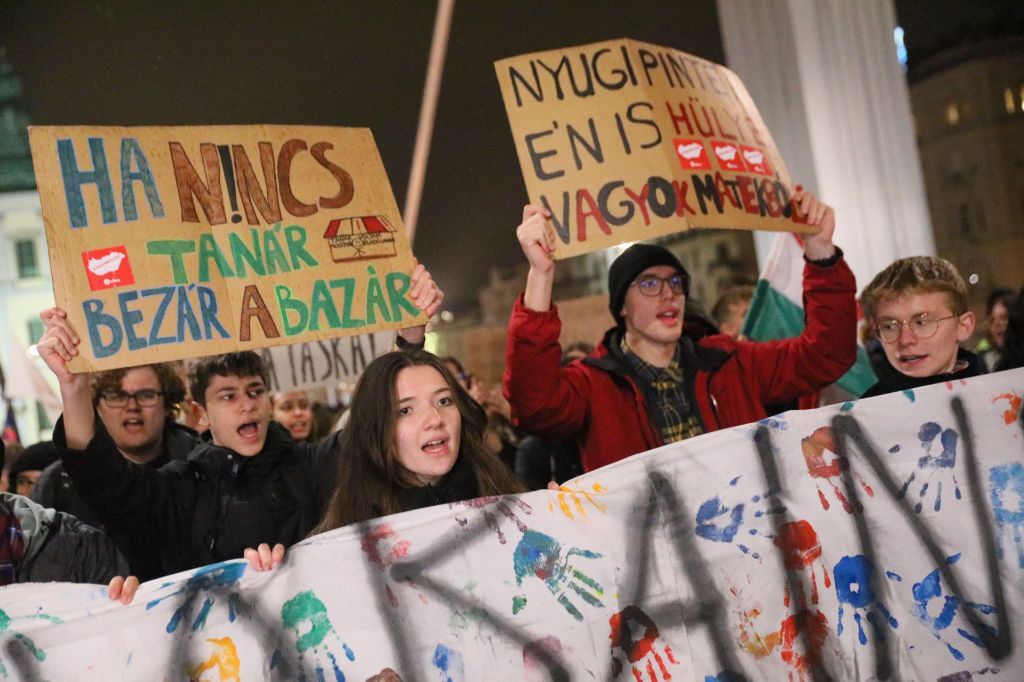 tüntetés, tanár, diak 20221118 -- fotó - Hatlaczki Balázs -- 10