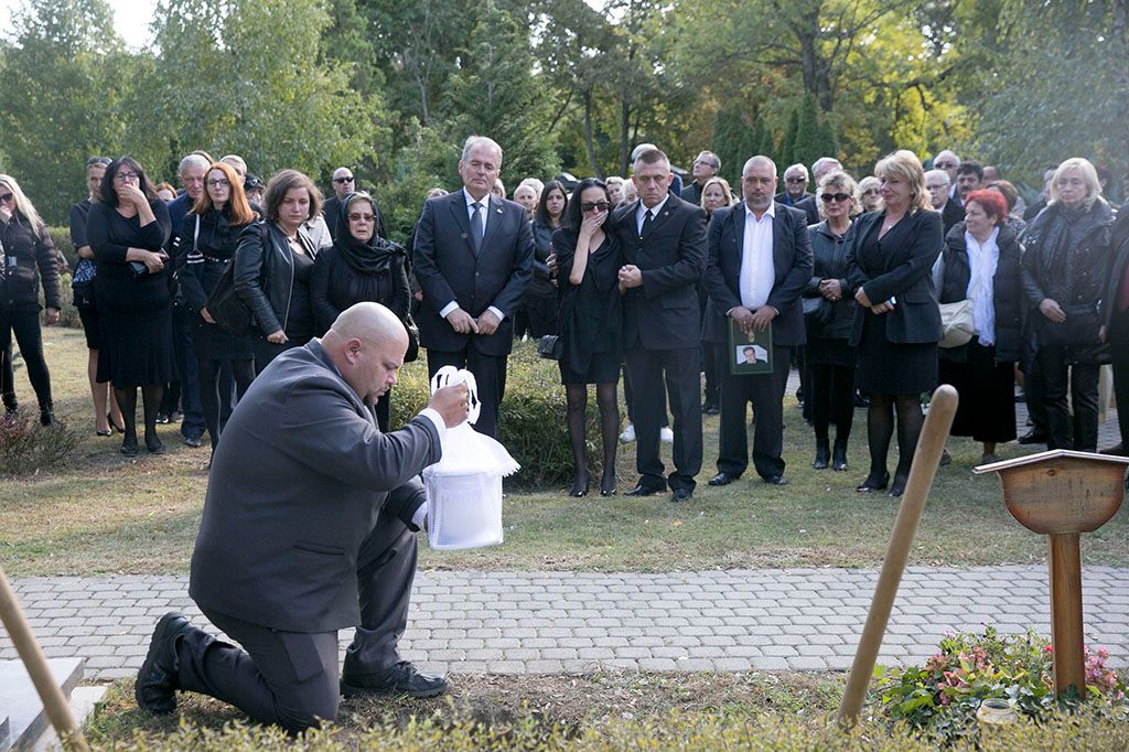 Végső búcsú kollégánktól, Máté T. Gyulától, a Fiumei Úti Sírkertben Fotó: Horváth Péter Gyula