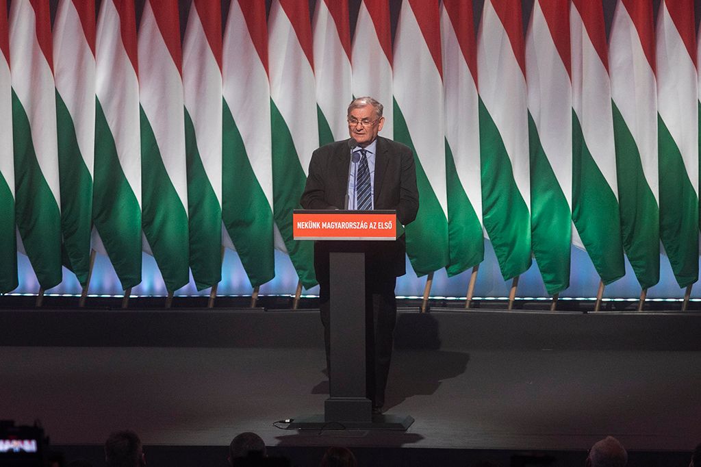 Lezsák Sándor beszédet mond a Fidesz 29. tisztújító kongresszusán Budapesten Fotó: Horváth Péter Gyula