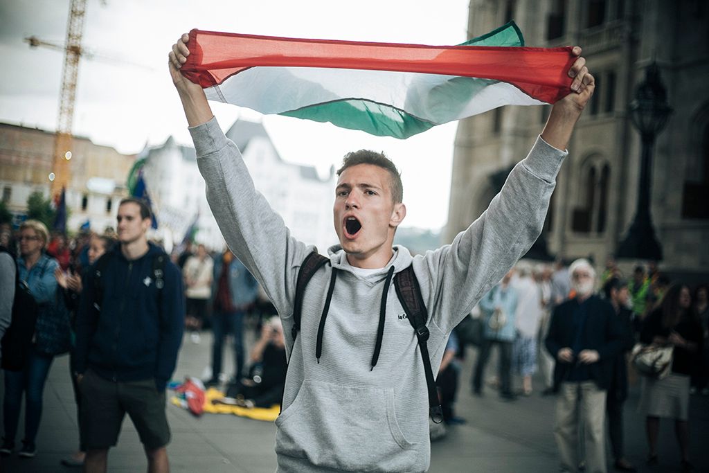 Résztvevők a 3.0 Mi vagyunk a többség - Tüntetés a demokráciáért! címmel meghirdetett demonstráción Budapesten, a Kossuth Lajos téren 2018. május 9-én. Fotó: Horváth Péter Gyula