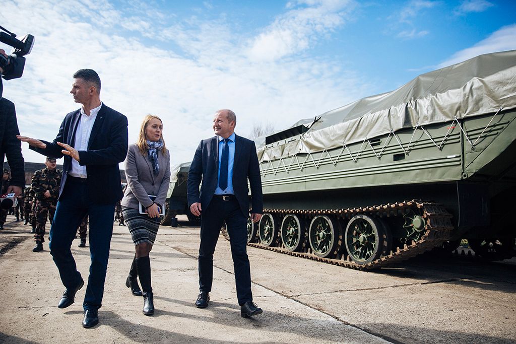 Kétmilliárd forintos beszerzés katasztrófavédelemre a Magyar Honvédség katasztrófavédelmi beavatkozási képességének fejlesztése érdekében, több mint kétmilliárd forint értékben beszerzett eszközök átadásán a Magyar Honvédség XVI. kerületi anyagellátó raktárbázisán Fotó: Horváth Péter Gyulay