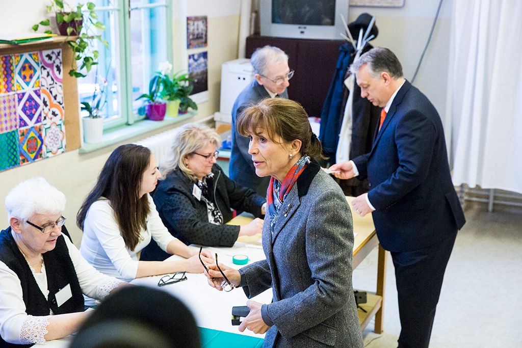 Már reggel elment szavazni Orbán Viktor miniszterelnök és felesége, Lévai Anikó. Fotó: Horváth Péter Gyula