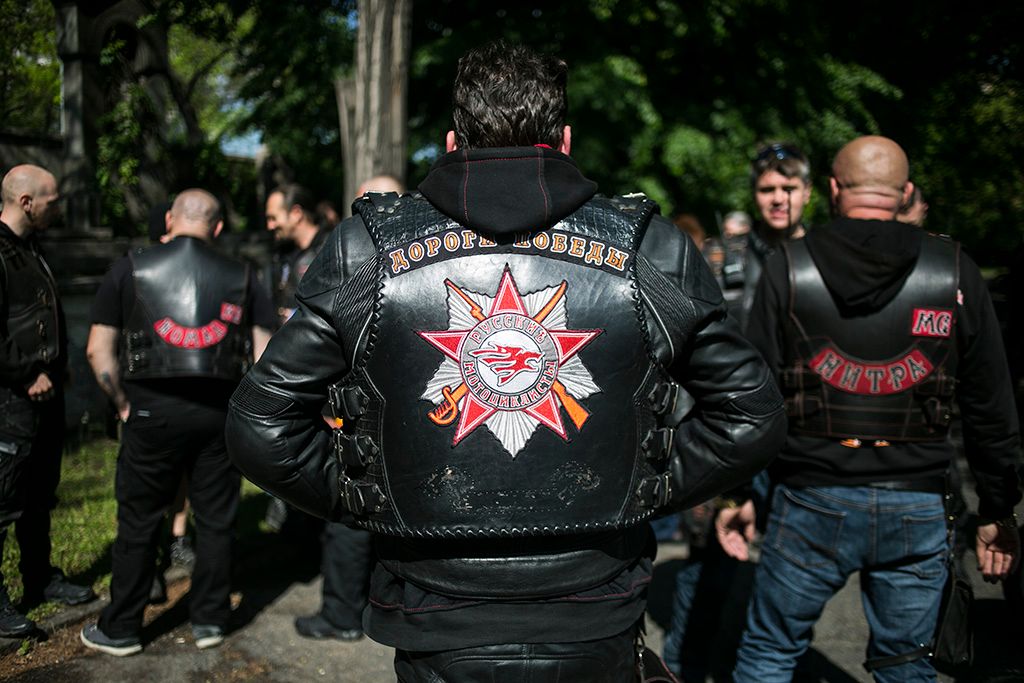 Fiumei úti Sírkertben, az Orosz  Éjszakai Farkasok-Motorosok koszorúzást tartottak  a II.világháborúban elesett szovjet katonák emlékművénél Fotó: Horváth Péterc Gyula