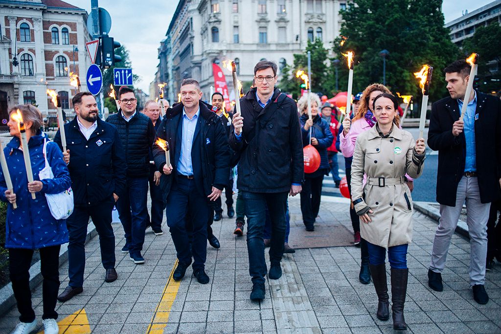 MSZP és a Párbeszéd fáklyás felvonulása 10-HPGy