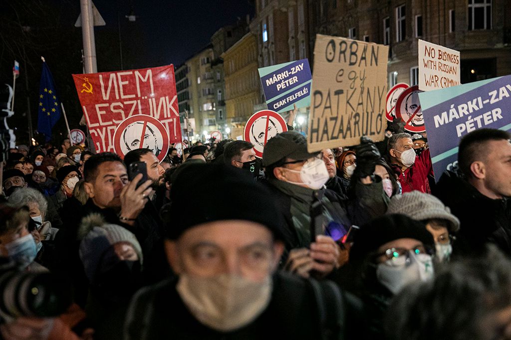 Putyin, takarodj! - Tüntetés orosz Nemzetközi Beruházási Banknál  12-HPGy