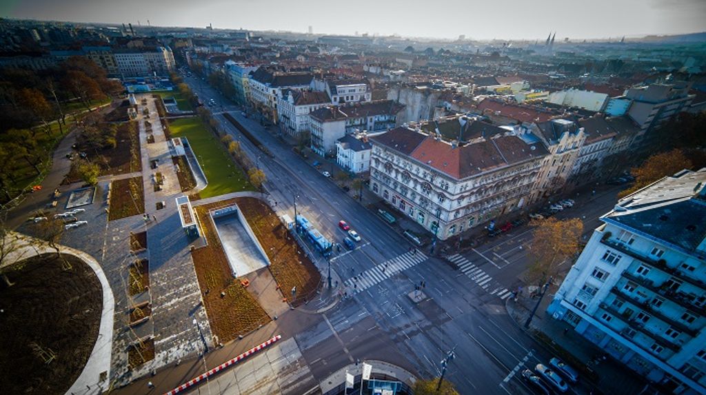 A Múzeum Mélygarázs térszint feletti részét végre visszakapta a Városliget