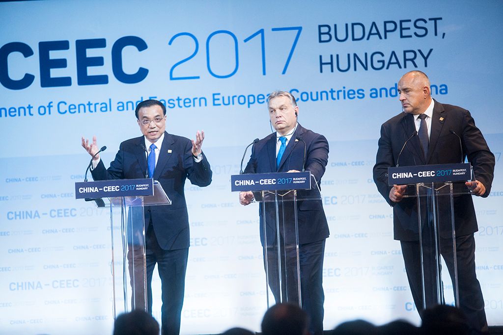 Li Ko-csiang kínai, Orbán Viktor magyar és Bojko Boriszov bolgár miniszterelnök  a Kína-Kelet-Közép-Európa csúcstalálkozón Fotó: Horváth Péter Gyula