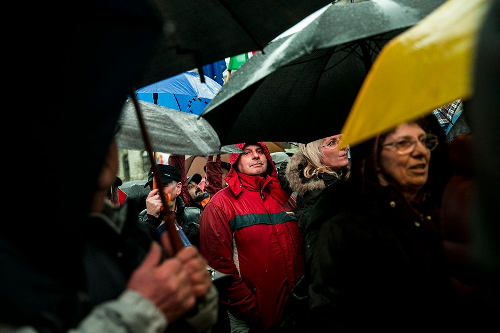 Parlament előtt tüntettek a tanárok 2016.02.13. foto:Horváth Péter Gyula
