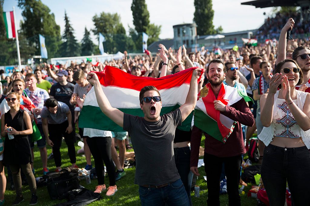 Magyarok ünnepelnek a Futball-szigeten (fotó: Horváth Péter Gyula / PestiSrácok.hu)