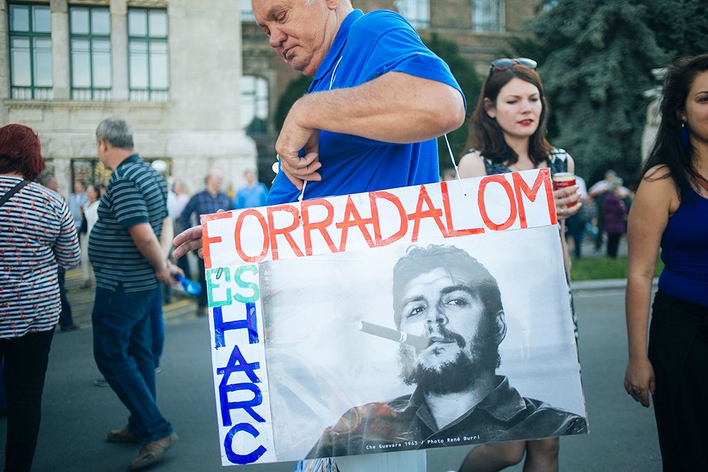 Nem maradunk csendben és az Oktatási Szabadságot Facebook-csoport Nem adjuk a jövőnk, itt maradunk! címmel megrendezett kormányellenes tüntetés Fotó: Horváth Péter Gyula