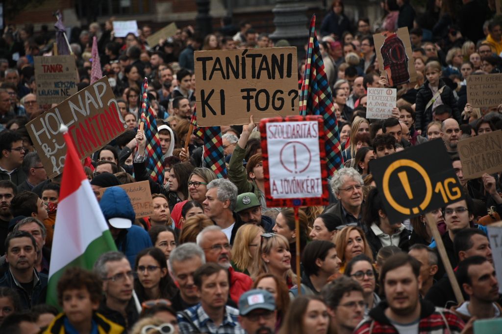 tanártüntetés 20221023 -- fotó - Hatlaczki Balázs -- 3