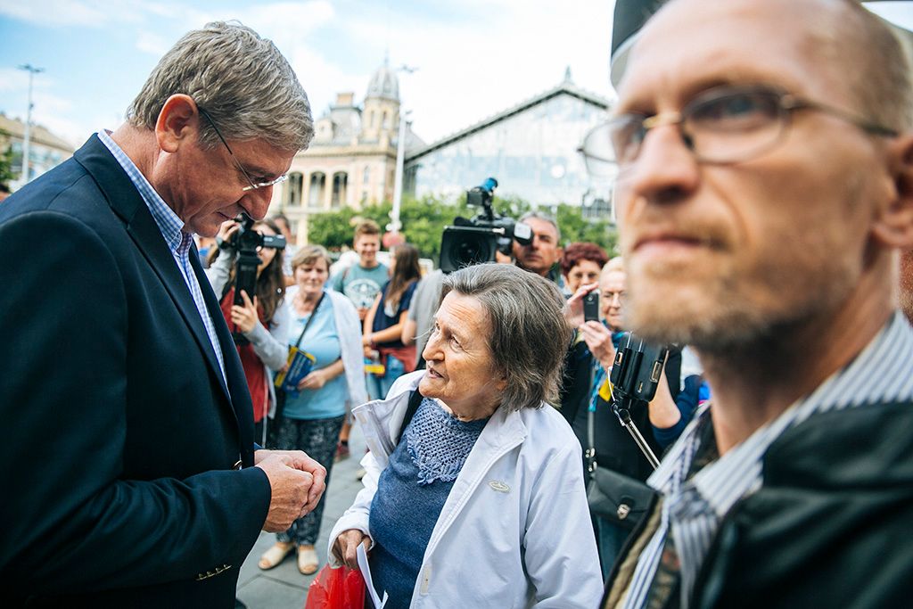 A Demokratikus Koalíció elnöke Gyurcsány Ferenc sajtótájékoztatója a Nyugati pályaudvarnál Fotó: Horváth Péter Gyula