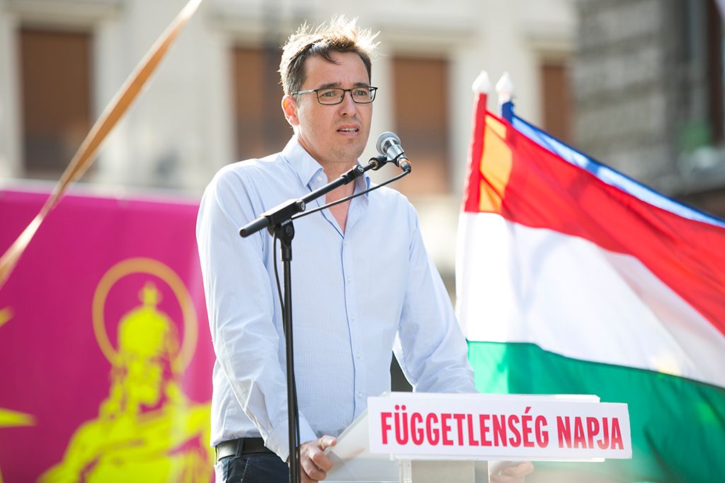 Karácsony Gergely, a Párbeszéd miniszterelnök-jelöltje a Függetlenség Napja elnevezésű ellenzéki tüntetésen a főváros V. kerületében, a Szabad sajtó úton 2017. augusztus 20-án. Fotó: Horváth Péter GYula