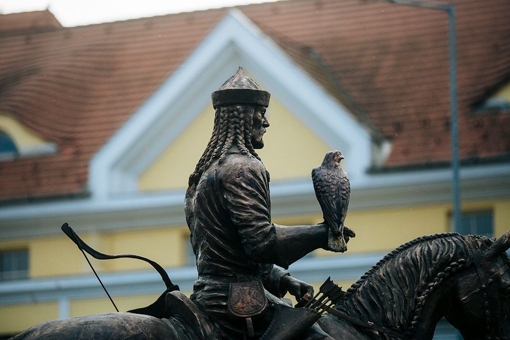 Felavatták Árpád fejedelem lovas szobrát Óbudán 12-HPGy