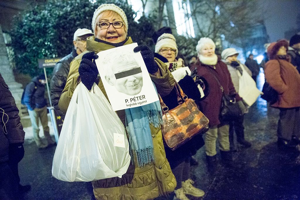 Budapest, 2019. január 23. Résztvevők az Ismeretlen tettesek tüntetése címmel meghirdetett ellenzéki demonstráción Budapesten, a Legfőbb Ügyészség épületénél 2019. január 23-án. Fotó: Horváth Péter Gyula