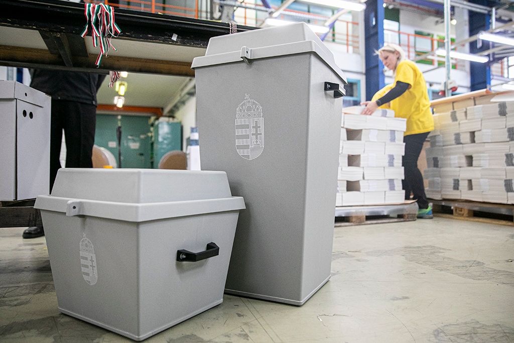 Az április 3-ai országgyűlési választás szavazólapjait nyomtatják a budapesti ANY Biztonsági Nyomdában 2-HPGy