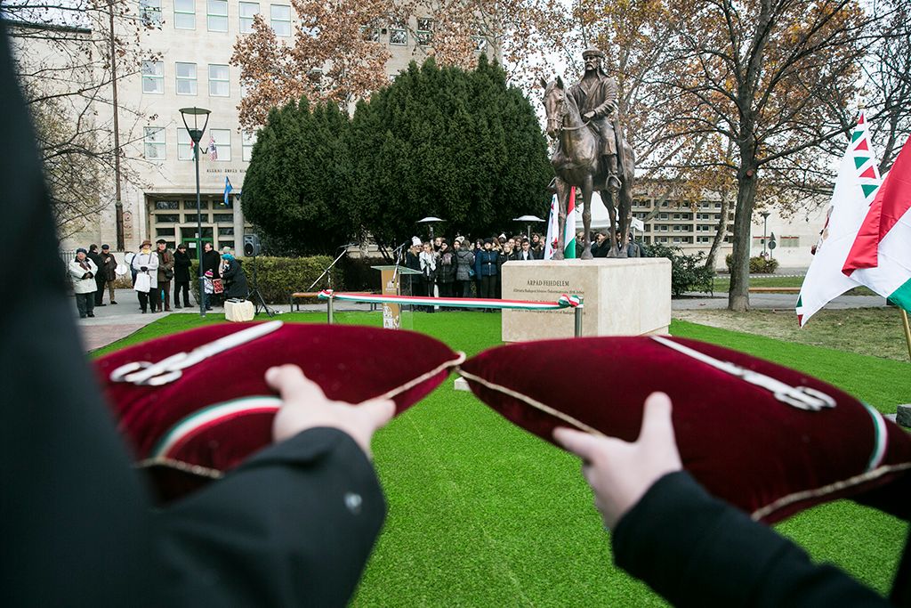 Felavatták Árpád fejedelem lovas szobrát Óbudán 10-HPGy