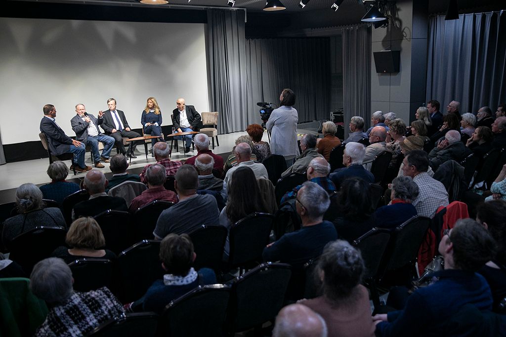 Az Öreg Filmbemutató 32-HPGy