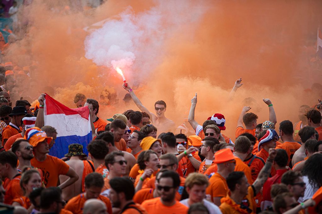 Bulival hangoltak a holland szurkolók az esti mérkőzésre 36-HPGy