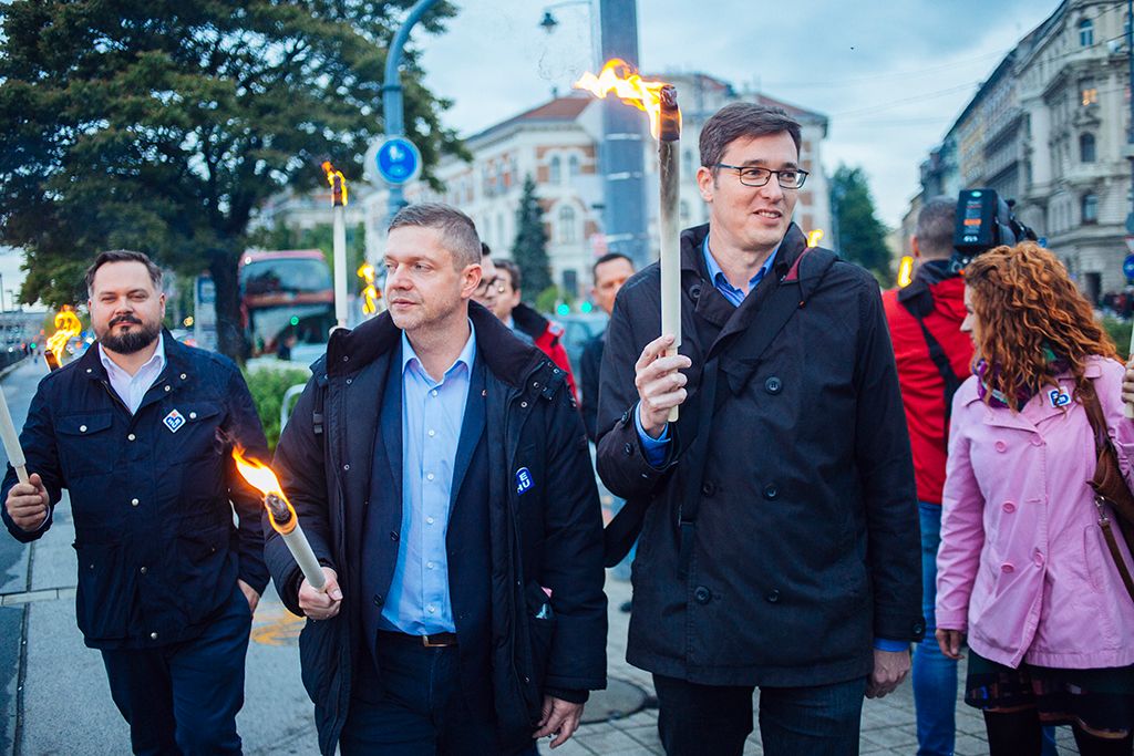 MSZP és a Párbeszéd fáklyás felvonulása 11-HPGy