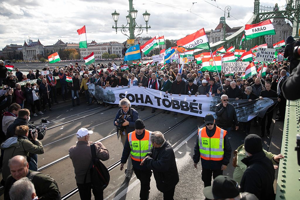 Hatalmas tömeg a Békemeneten 14-HPGy