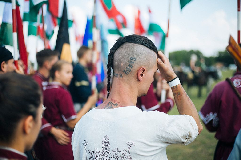 Ópusztaszer a magyarság számára egy fontos gyülekezőhely. Anonymus leírása szerint Árpád vezér és nemesei 34 napot töltöttek a környéken, ahol megállapították az ország törvényeit, vagyis szerét ejtették az ország dolgainak - Megtartották a Magyarok Országos Gyűlésént Ópusztaszeren Fotó: Horváth Péter Gyula