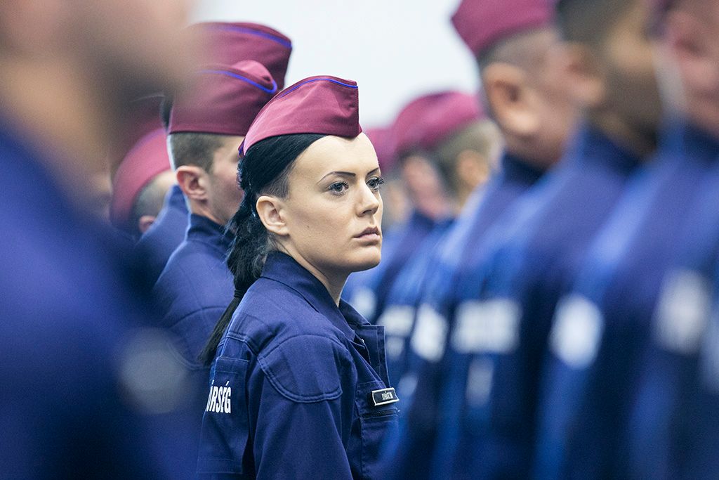 A határvadászképzés második és harmadik ütemében kinevezett tiszthelyettesek az ünnepélyes eskütételen a budapesti Hungexpón Fotó: Horváth Péter Gyula