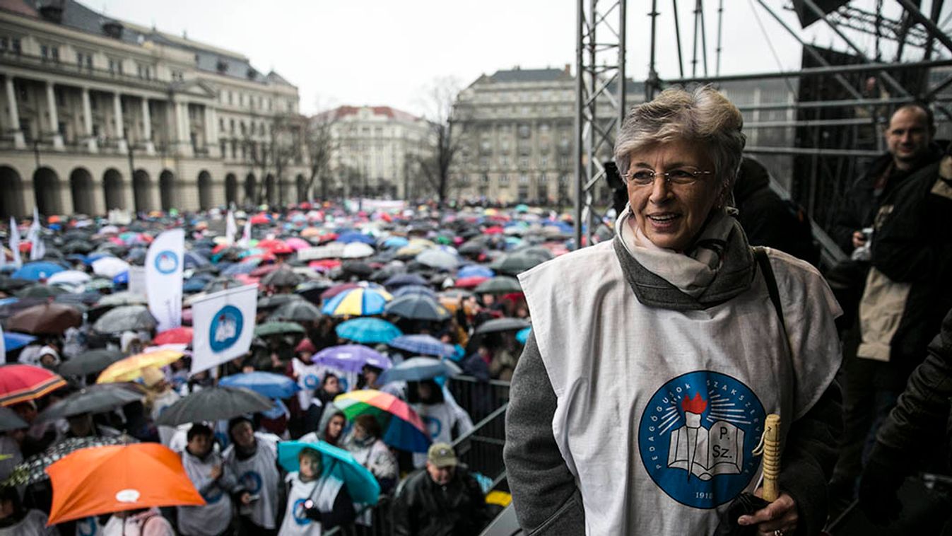 Galló Istvánné: Egyszerű gondolkodásra vall politikai összefüggéseket keresni