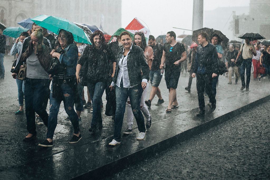 Résztvevők a 3.0 Mi vagyunk a többség - Tüntetés a demokráciáért! címmel meghirdetett demonstráción Budapesten, a Kossuth Lajos téren 2018. május 9-én. Fotó: Horváth Péter Gyula