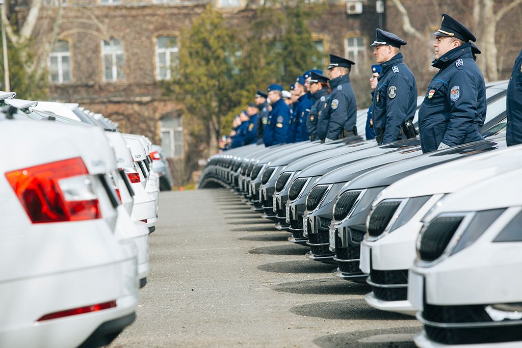 Pintér Sándor belügyminiszter a rendőrség új szolgálati autóinak átadásán a Készenléti Rendőrség központi objektumában 2018. március 23-án.Fotó: Horváth Péter Gyula