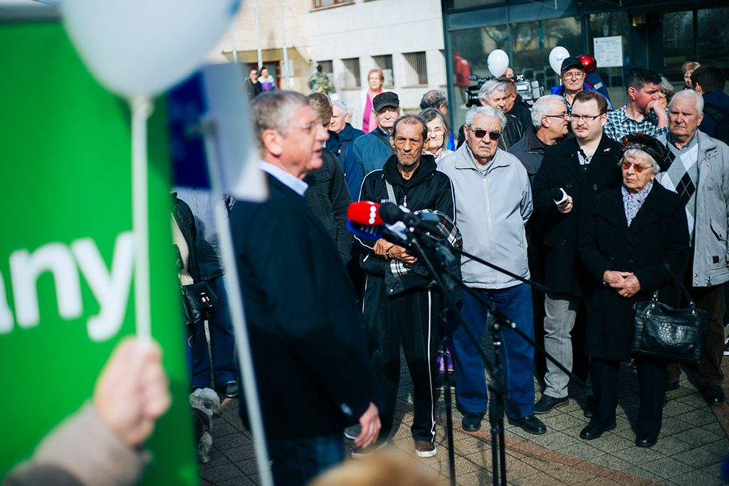 Gyurcsány Ferenc, a Demokratikus Koalíció elnöke, "Orbánnal nincs alku" elnevezésű választási kampány keretében országjárása huszonötödik állomásaként Csepelre látogatott,ahol utcafórumot tartott. Fotó: Horváth Péter Gyula