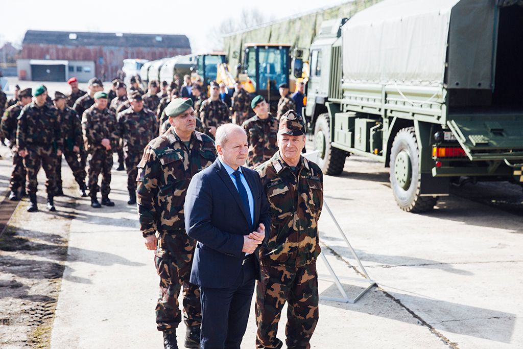 Kétmilliárd forintos beszerzés katasztrófavédelemre a Magyar Honvédség katasztrófavédelmi beavatkozási képességének fejlesztése érdekében, több mint kétmilliárd forint értékben beszerzett eszközök átadásán a Magyar Honvédség XVI. kerületi anyagellátó raktárbázisán Fotó: Horváth Péter Gyula