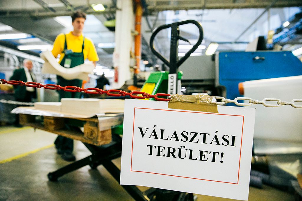 Már nyomtatják az április 8-ai országgyűlési választás szavazólapjait, a nyomtatás múlt héten szombaton kezdődött a ÁNY Biztonsági Nyomda kőbányai géptermeiben és a csomagolócsarnokába. Fotó: Horváth Péter Gyula