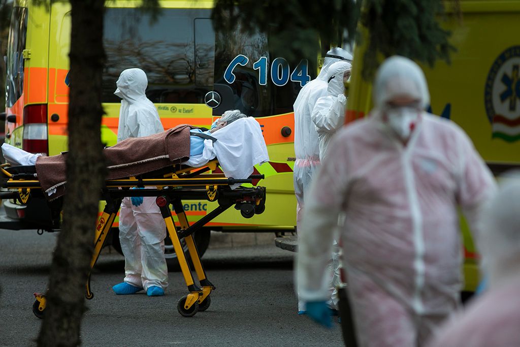 Koronavírus - Kórházba viszik a lakókat a Pesti úti idősotthonból 22-HPGy