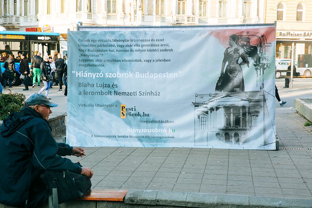 Hiányzó szobrok Blaha Lujza és a lerombolt Nemzeti Fotó: Horváth Péter Gyul
