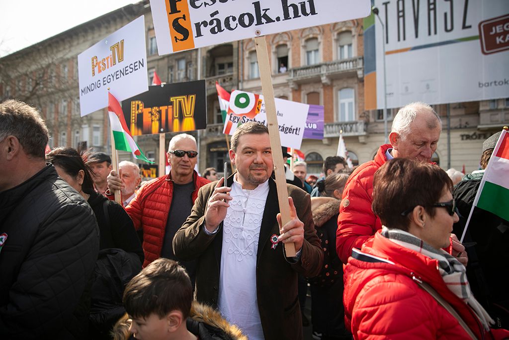 Hatalmas tömeg a Békemeneten 5-HPGy