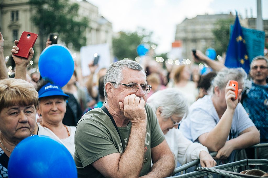 Résztvevők a 3.0 Mi vagyunk a többség - Tüntetés a demokráciáért! címmel meghirdetett demonstráción Budapesten, a Kossuth Lajos téren 2018. május 9-én. Fotó: Horváth Péter Gyula
