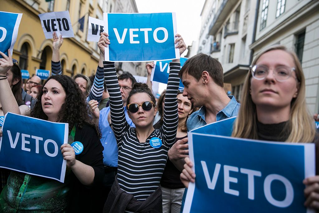 Résztvevők az Oktatási szabadságot csoport Élőlánc a CEU körül címmel meghirdetett demonstrációján Fotó: Horváth Péter Gyula