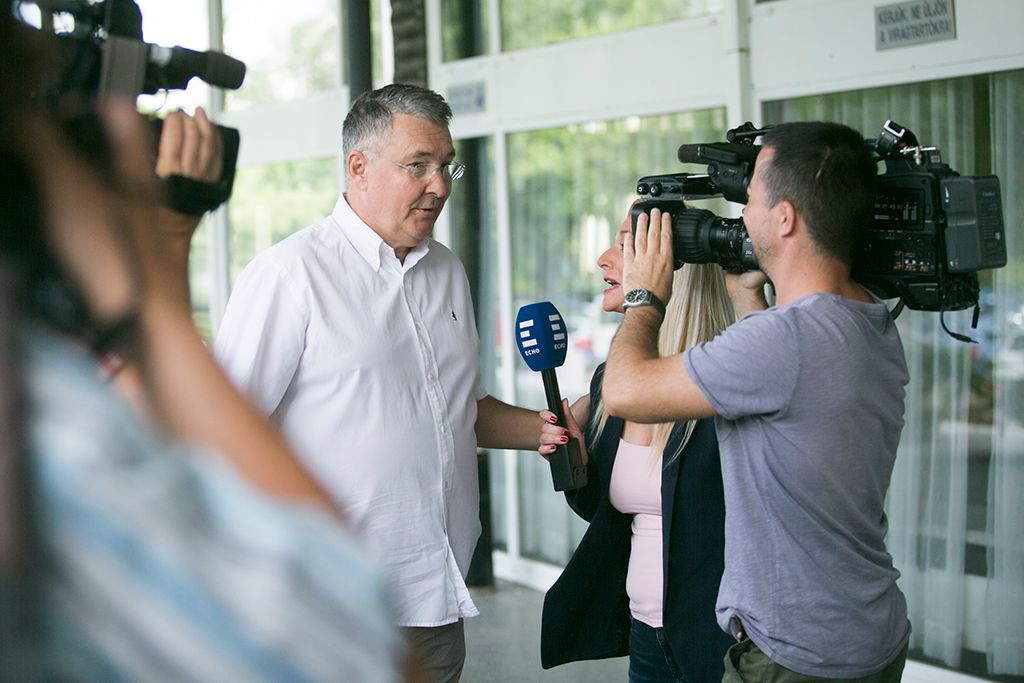 MSZP tagog érkeznek az  Magyar Szocialista Párt  tisztújító kongresszusára a Villányi úti konferenciaközpontba. Fotó: Horváth Péter Gyula