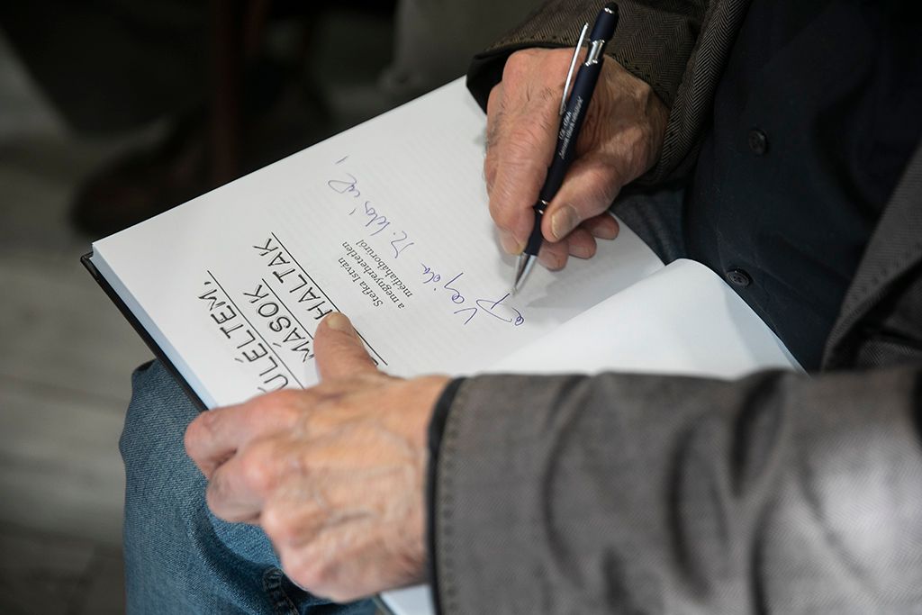 Bemutatták Stefka István Túléltem, mások belehaltak című könyvét, amely az utóbbi harminckét év médiaháborúját mutatja be 11-HPGy