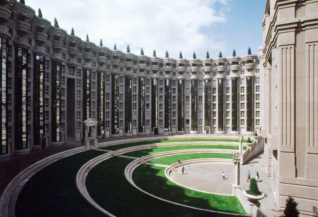 Les_Espaces_Abraxas_Marne_la_Valle_Paris_France_Ricardo_Bofill_Taller_Arquitectura_01-1-1440x986