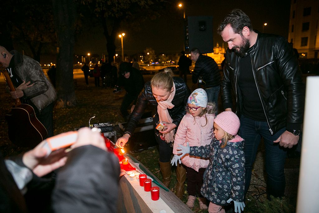 Megemlékezők a Bem téren Fotó: Horváth Péter Gyula