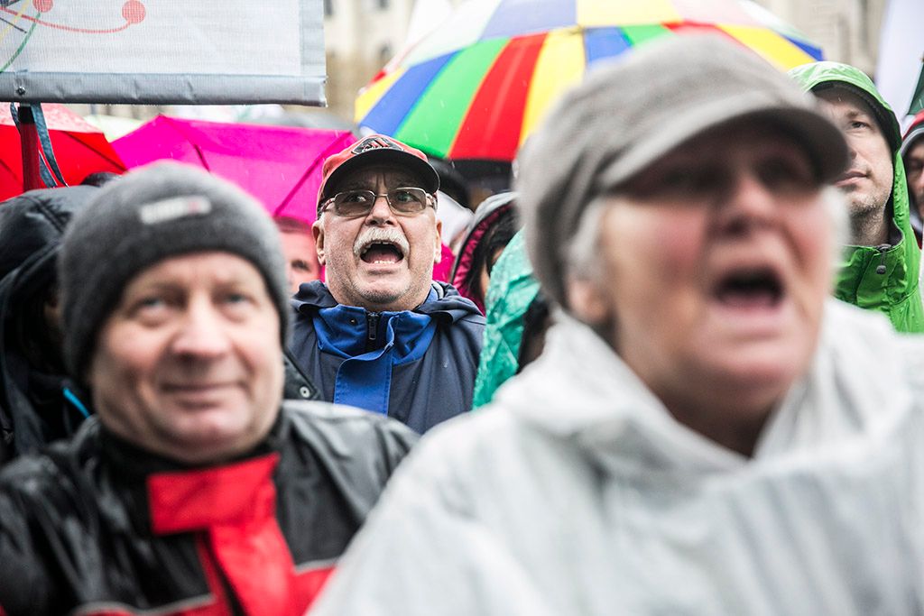 Parlament előtt tüntettek a tanárok 2016.02.13. foto:Horváth Péter Gyula