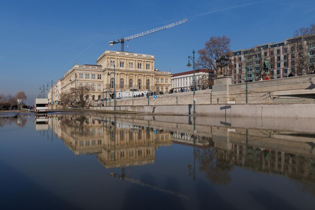 20231229 -- Árvíz a pesti Duna-parton // fotó: Hatlaczki Balázs