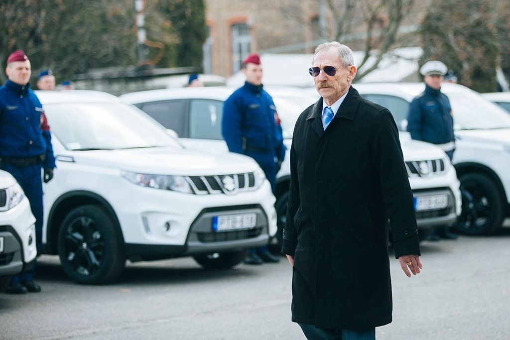 Pintér Sándor belügyminiszter a rendőrség új szolgálati autóinak átadásán a Készenléti Rendőrség központi objektumában 2018. március 23-án.Fotó: Horváth Péter Gyula